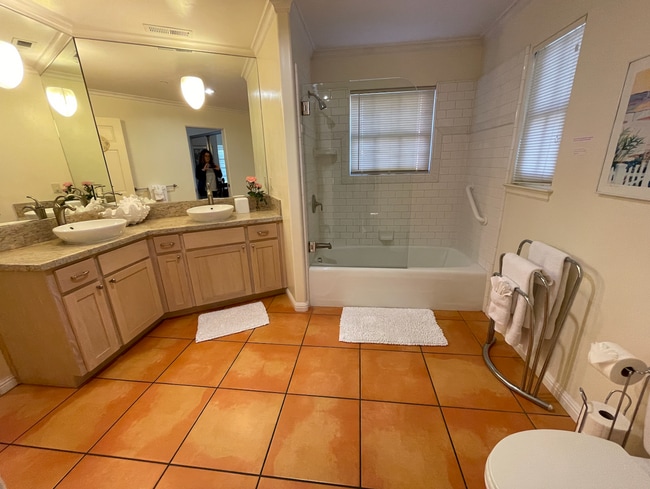 Building Photo - Beautiful Mediterranean 2-Bedroom House in...