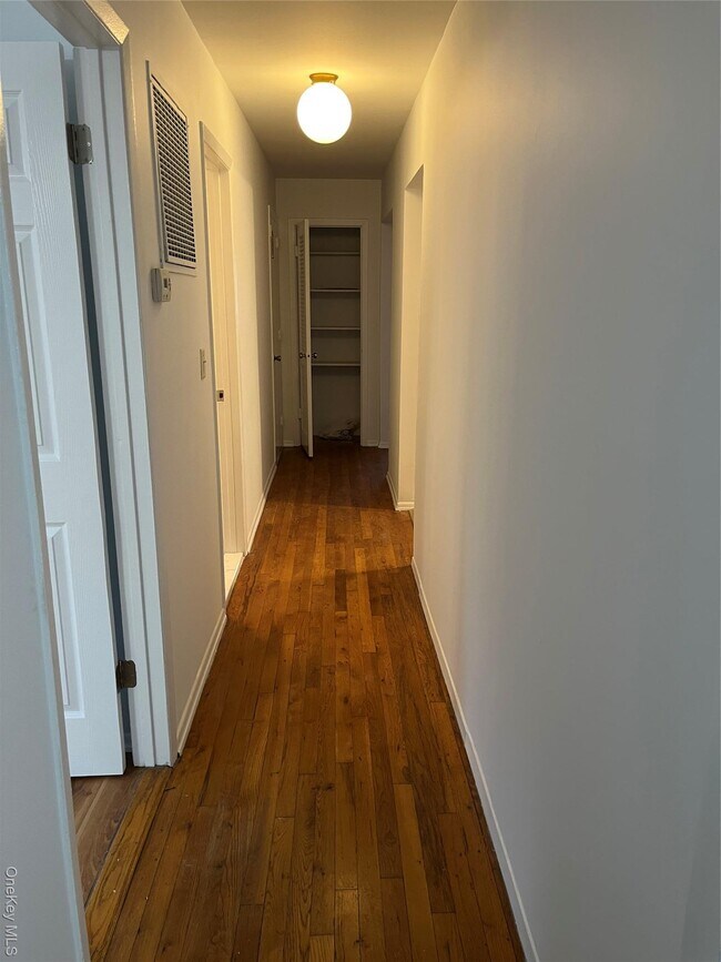 Building Photo - 429 E Park Ave