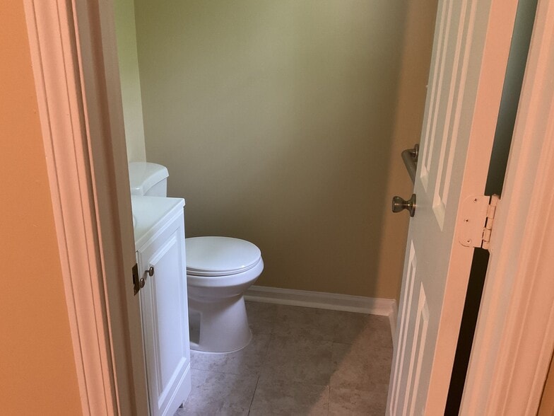 Building Photo - 222 Shadow Wood Dr