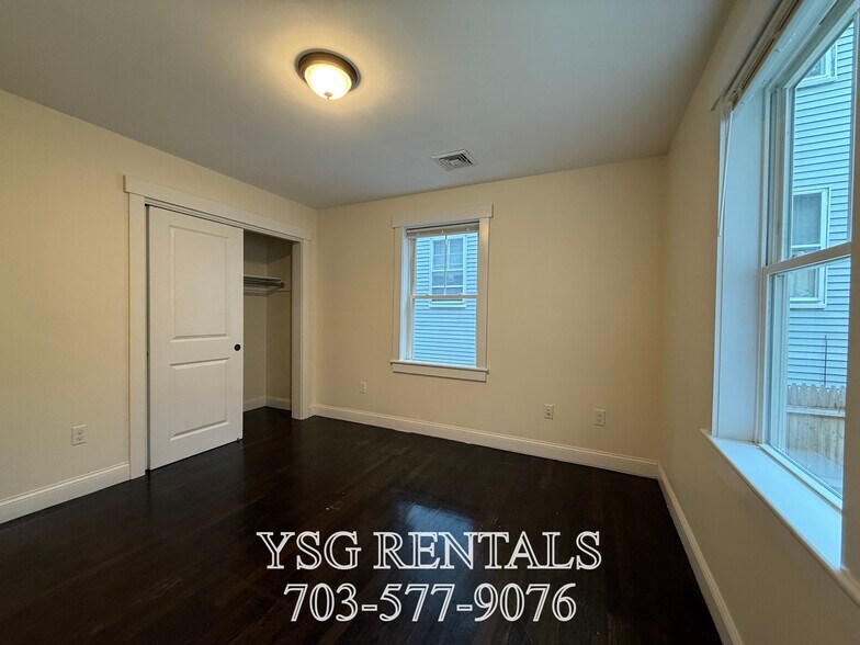 Building Photo - 24 Sunset St