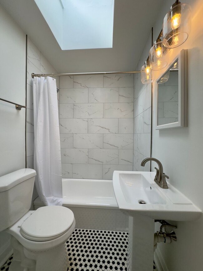 Building Photo - Modern 2-Bedroom Townhome with Spacious Ya...