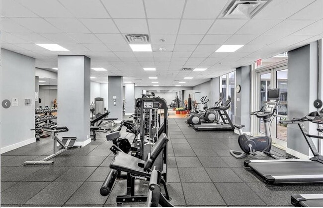 Building Photo - 2030 S Ocean Dr