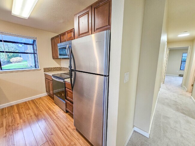 Building Photo - Coming Soon. Floor Level 2bed/2bath condo....