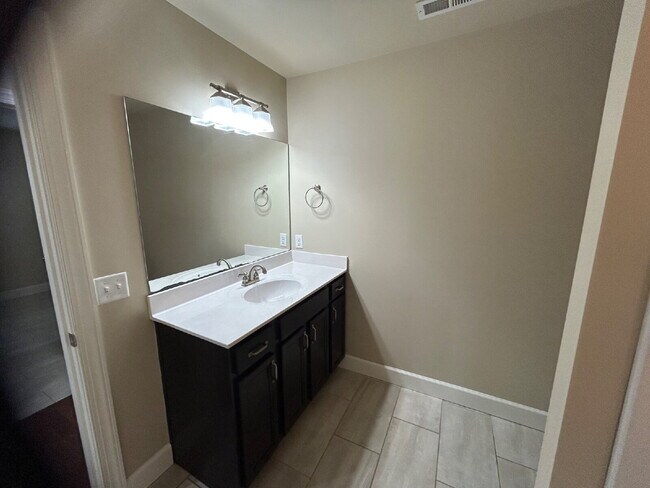 Building Photo - "Charming 3-Bed Condo in Cookeville with G...