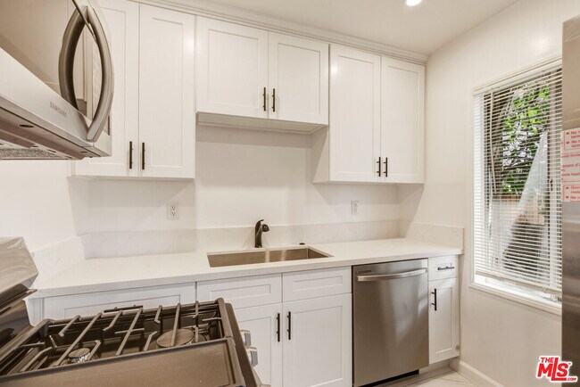 Building Photo - 2710 Bellevue Ave