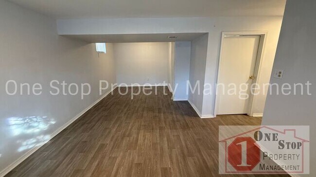 Building Photo - Charming 3-bedroom, 2-bathroom home in Blue Springs