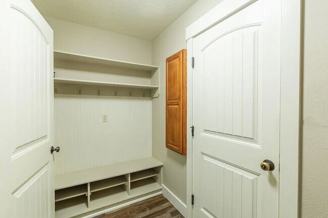 Building Photo - Beautiful 3 bed 2 bath Meridian home in th...