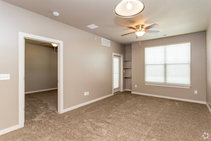 1BR, 1BA - Goldenrod 1 - Shadow Lake Square