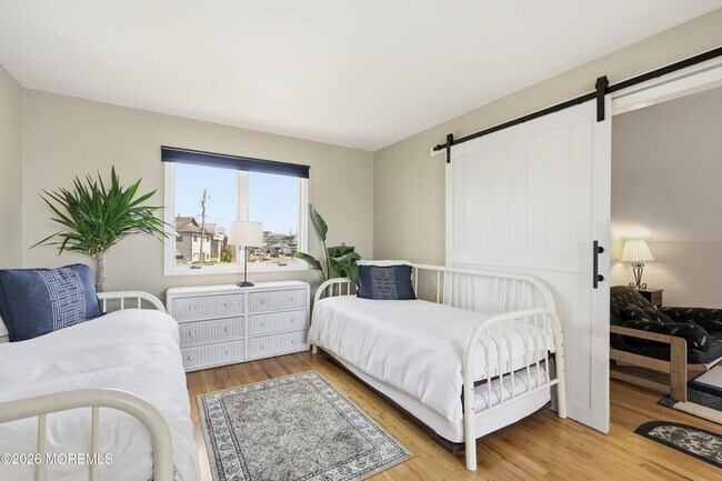 Building Photo - 473 Tamiami Dr