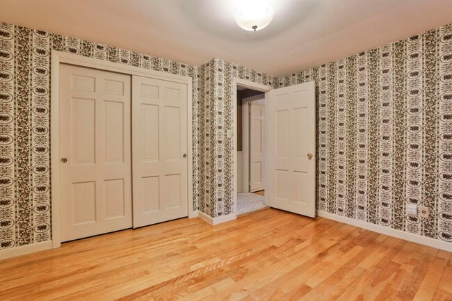 Building Photo - 334 S River Rd