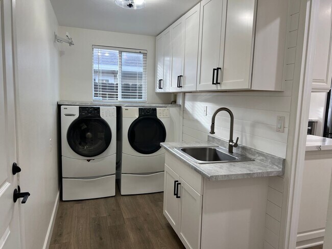 Building Photo - South Salinas Monterey Park Home