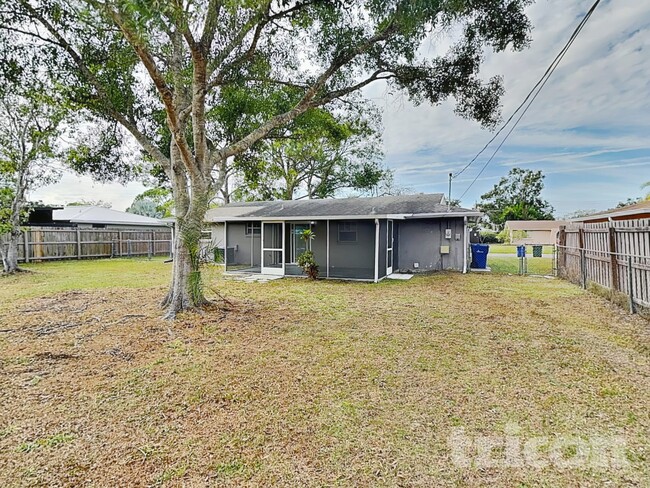 Building Photo - 3007 Bucida Dr