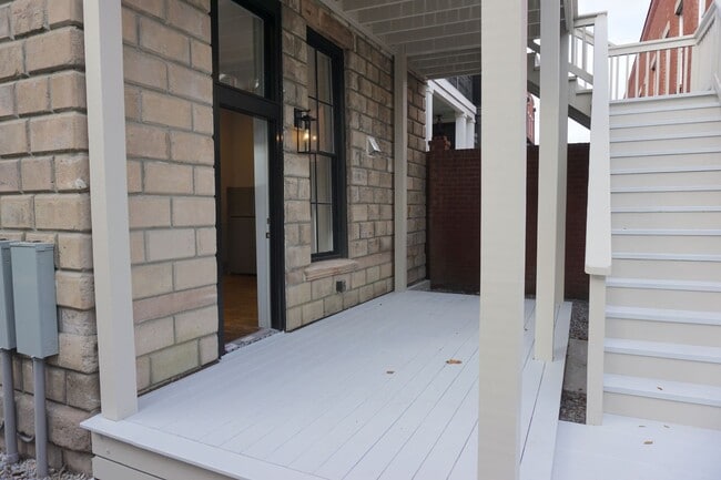 Building Photo - 552 E Liberty