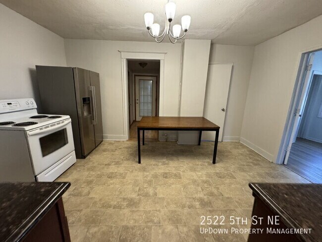 Building Photo - 2522 5th St NE