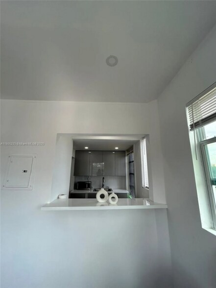 Building Photo - 444 Ponce de Leon