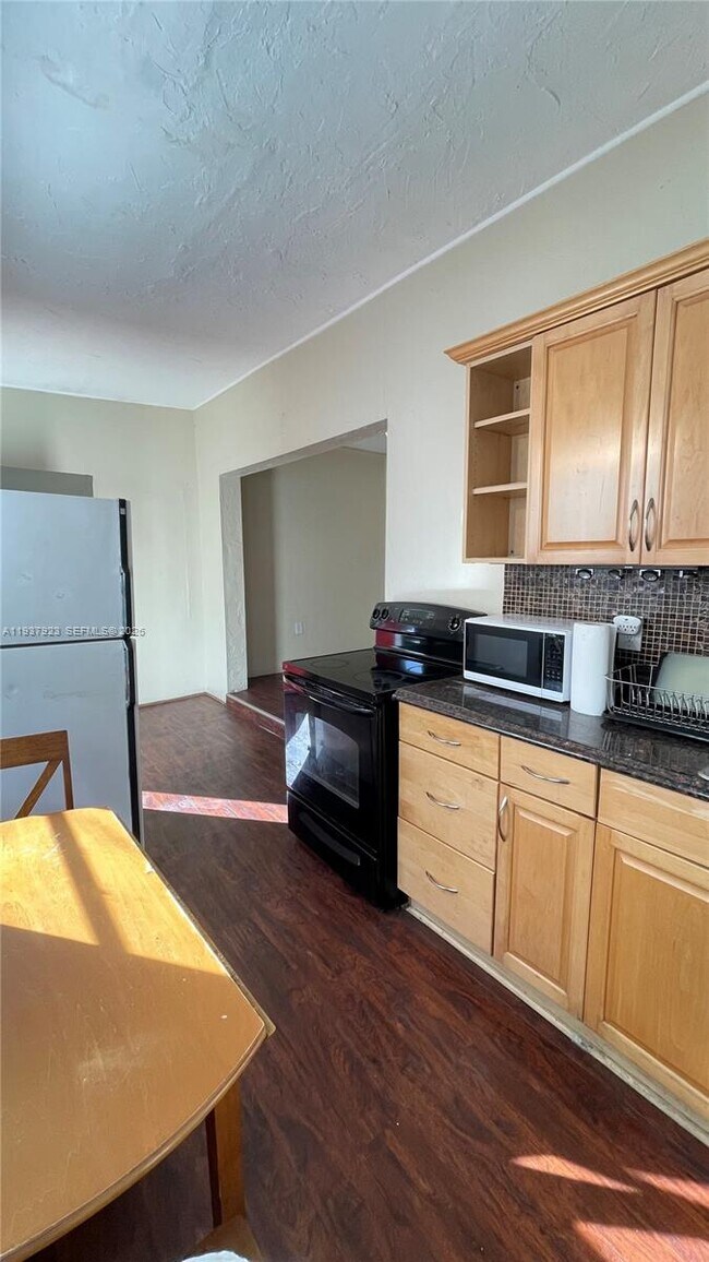 Building Photo - 1857 Buchanan St