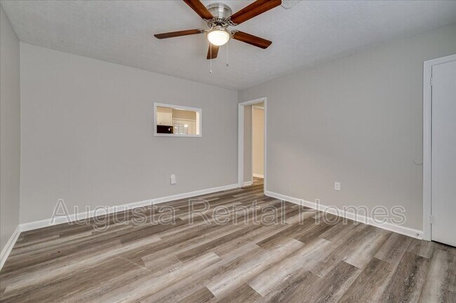 Building Photo - 3603 Columbine Dr