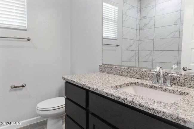 Building Photo - 512 Twilight Dr