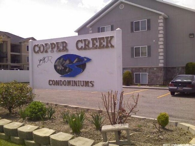 Building Photo - REMODELED CONDO AT COPPER CREEK IN MAGNA