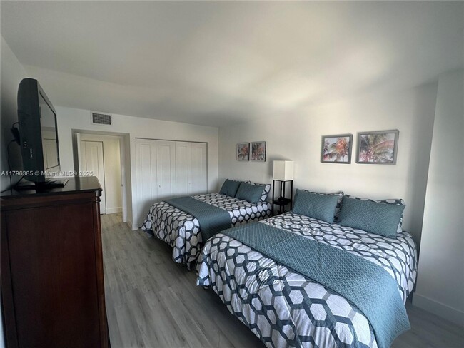 Building Photo - 3800 S Ocean Dr