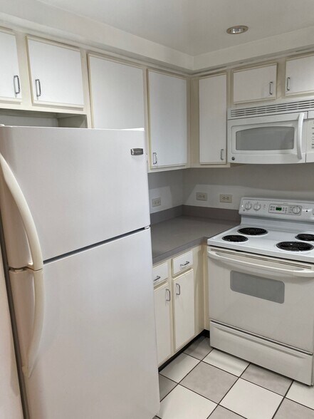 Building Photo - 534 Commonwealth Ave