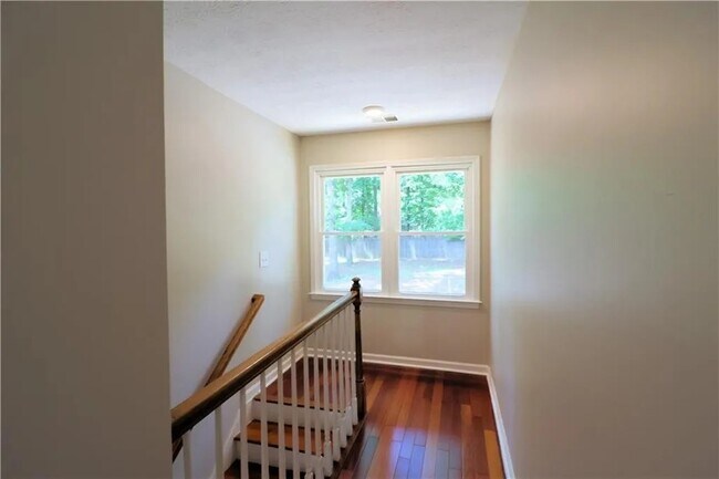 Building Photo - 2329 Milstead Cir NE