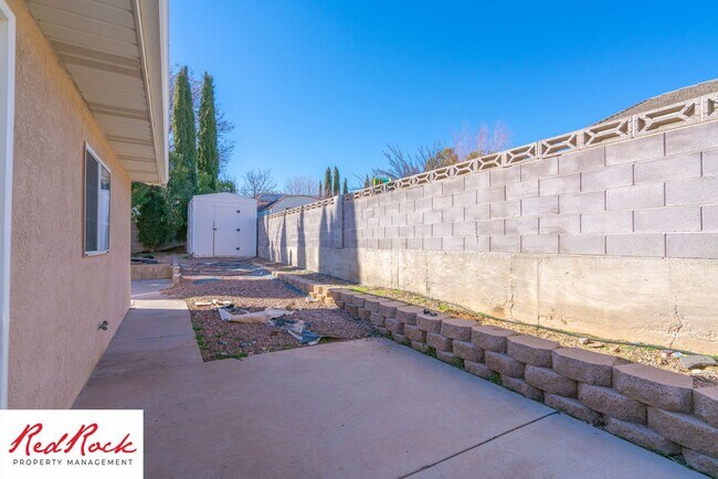 Building Photo - Pet Friendly - 4 Bed 2 Bath for rent in St. George