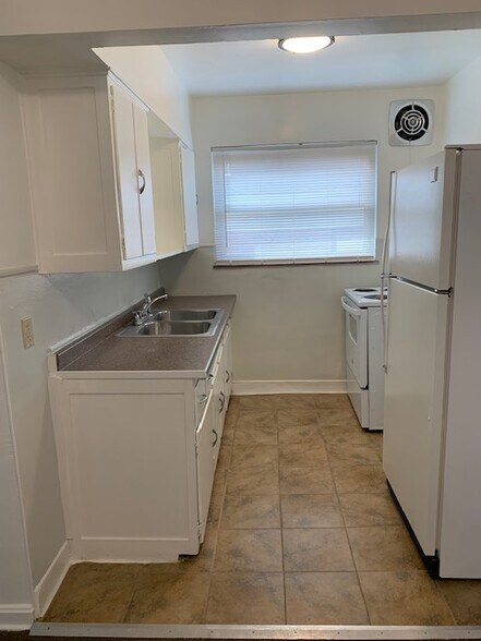 Building Photo - 6734 Montgomery Rd