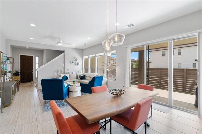 Building Photo - 1514 Arcilla St