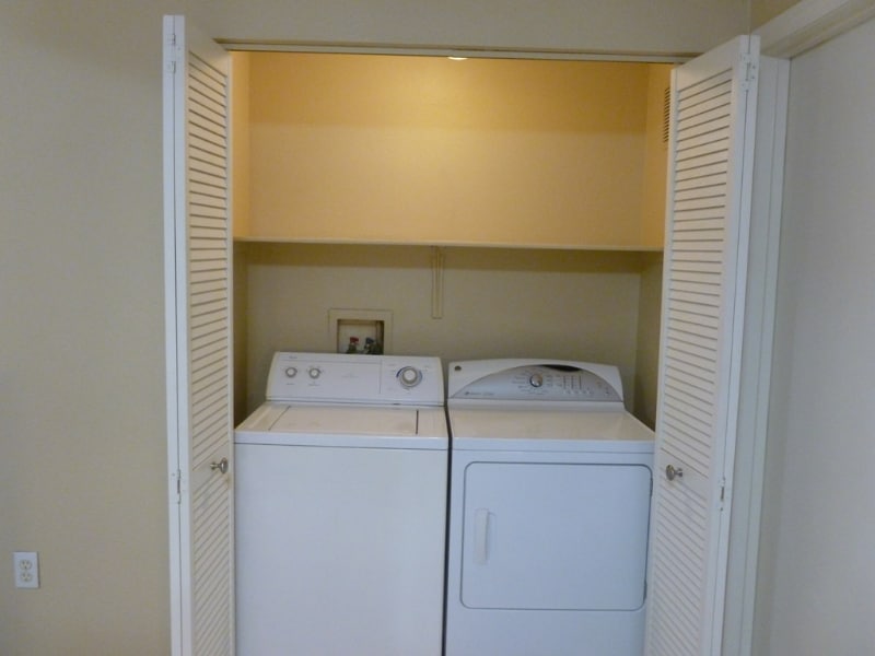 Building Photo - 3400 Cabana Dr