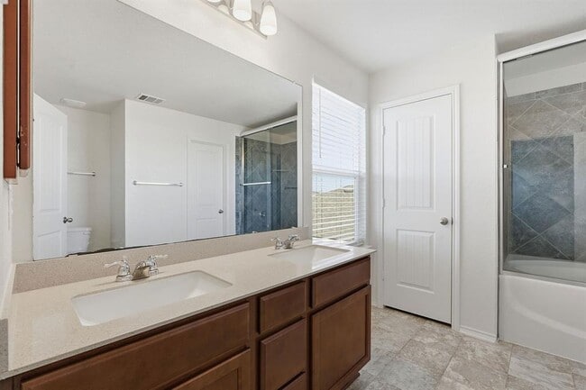 Building Photo - 13812 Virtue St