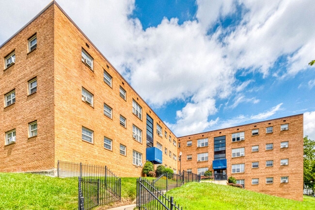 Building Photo - Huntwood Courts