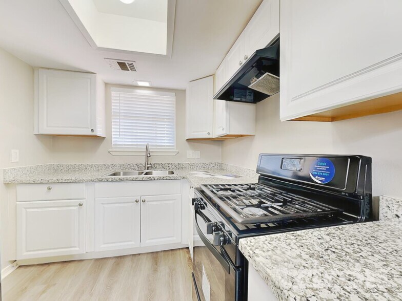 Building Photo - 1438 Peach Spring Dr