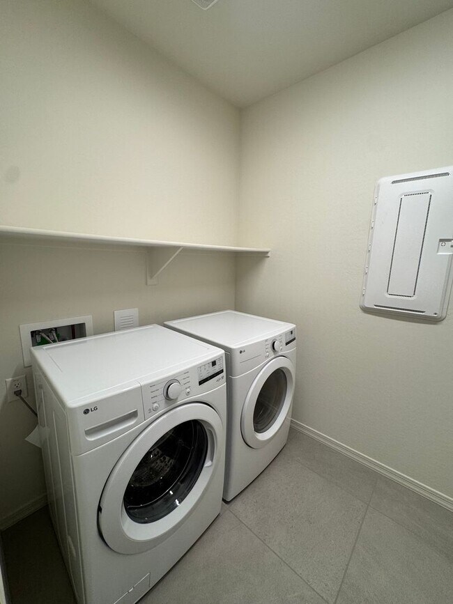 Building Photo - 17156 W Smoketree Dr