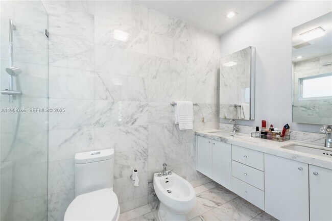 Building Photo - 829 Malaga Ave