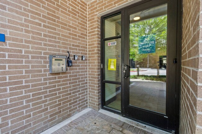 Building Photo - 10550 N Central Expy