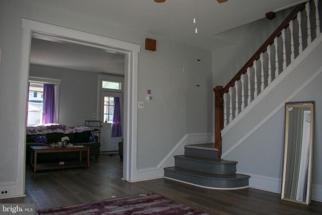 Building Photo - 605 Bridge St