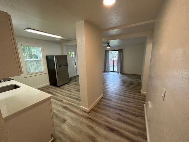 Building Photo - Cute 3 Bed, 1 Bath Home in Sunset Hill!