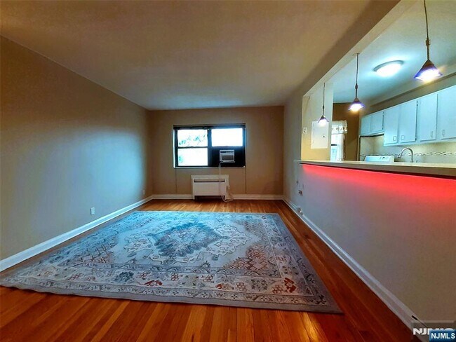 Building Photo - 3071 Edwin Ave