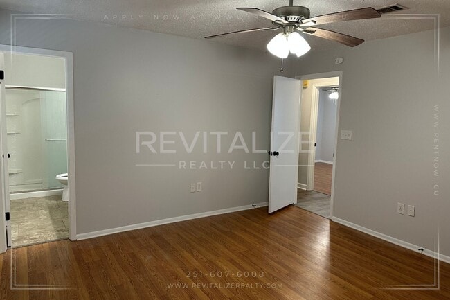 Building Photo - Stunning 4 Bed/2 Bathroom Home in West Mob...
