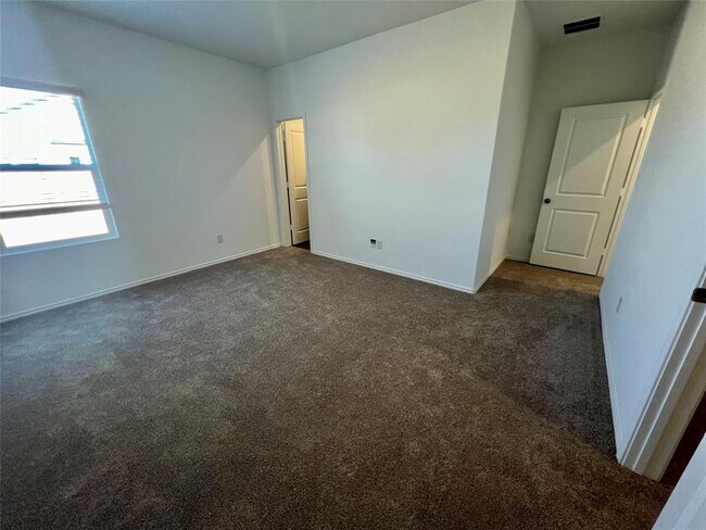 Building Photo - 2400 Fullmoon Dr