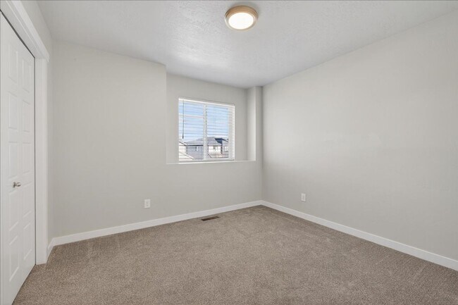 Building Photo - Luxury & Convenience: Newer 4 Bedroom, 2.5 Bath N. Meridian Home