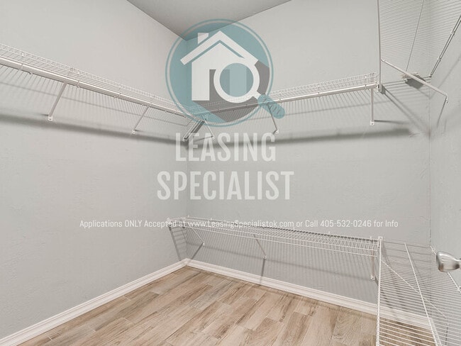 Building Photo - Central Norman 4 Bed 3 Bath House PRE-LEAS...