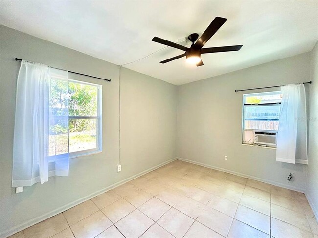 Building Photo - 5209 10th Ave S