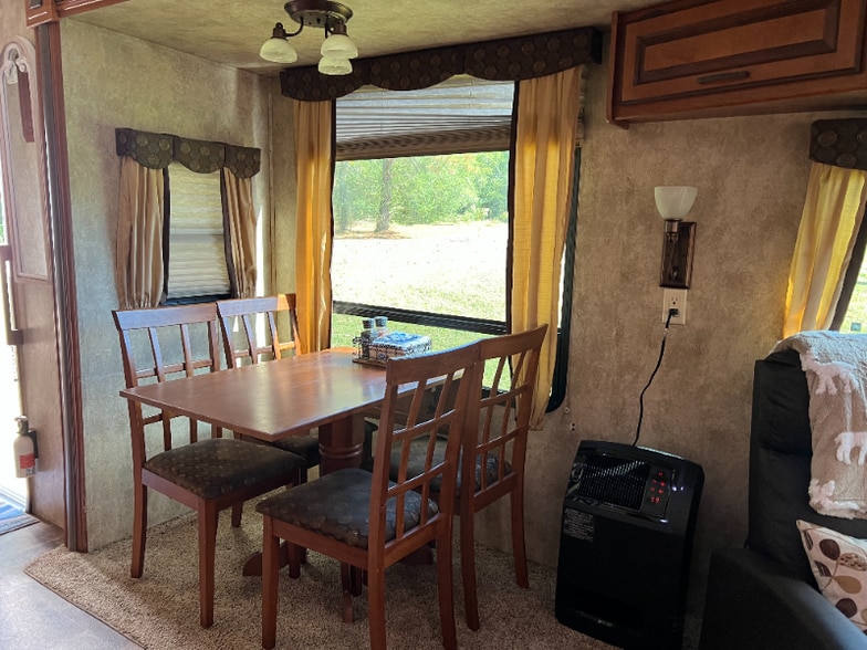 Building Photo - 7560 Chelsea Rd