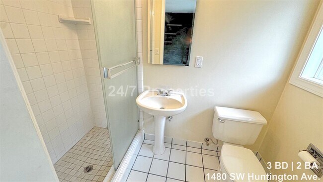 Building Photo - 1480 SW Huntington Ave
