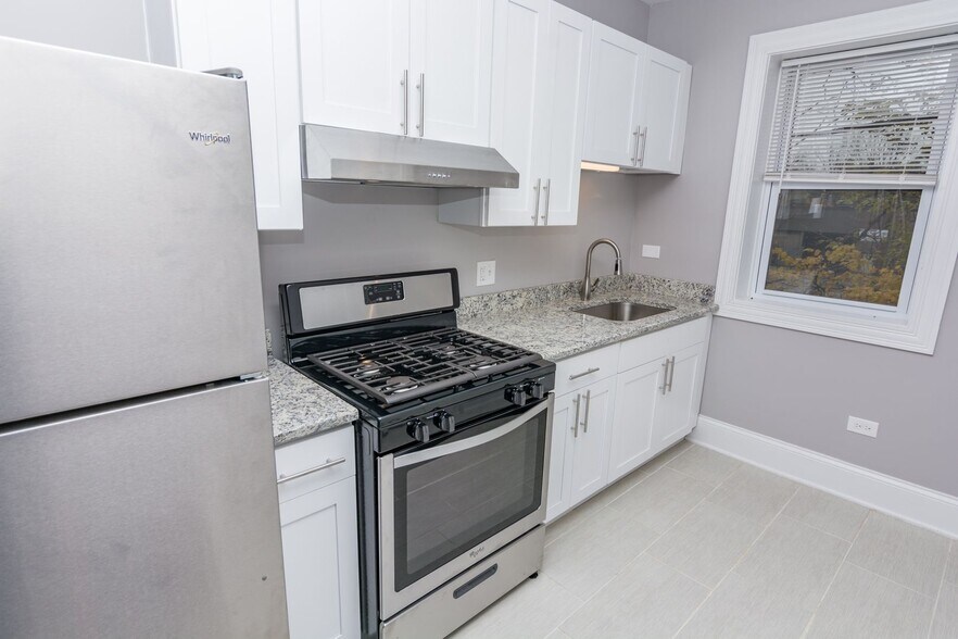 Building Photo - 8145 S Ellis Ave