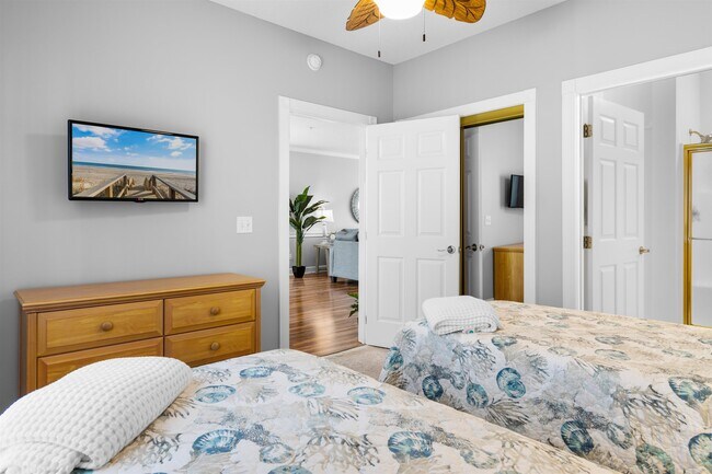 Building Photo - 4877 Dahlia Ct