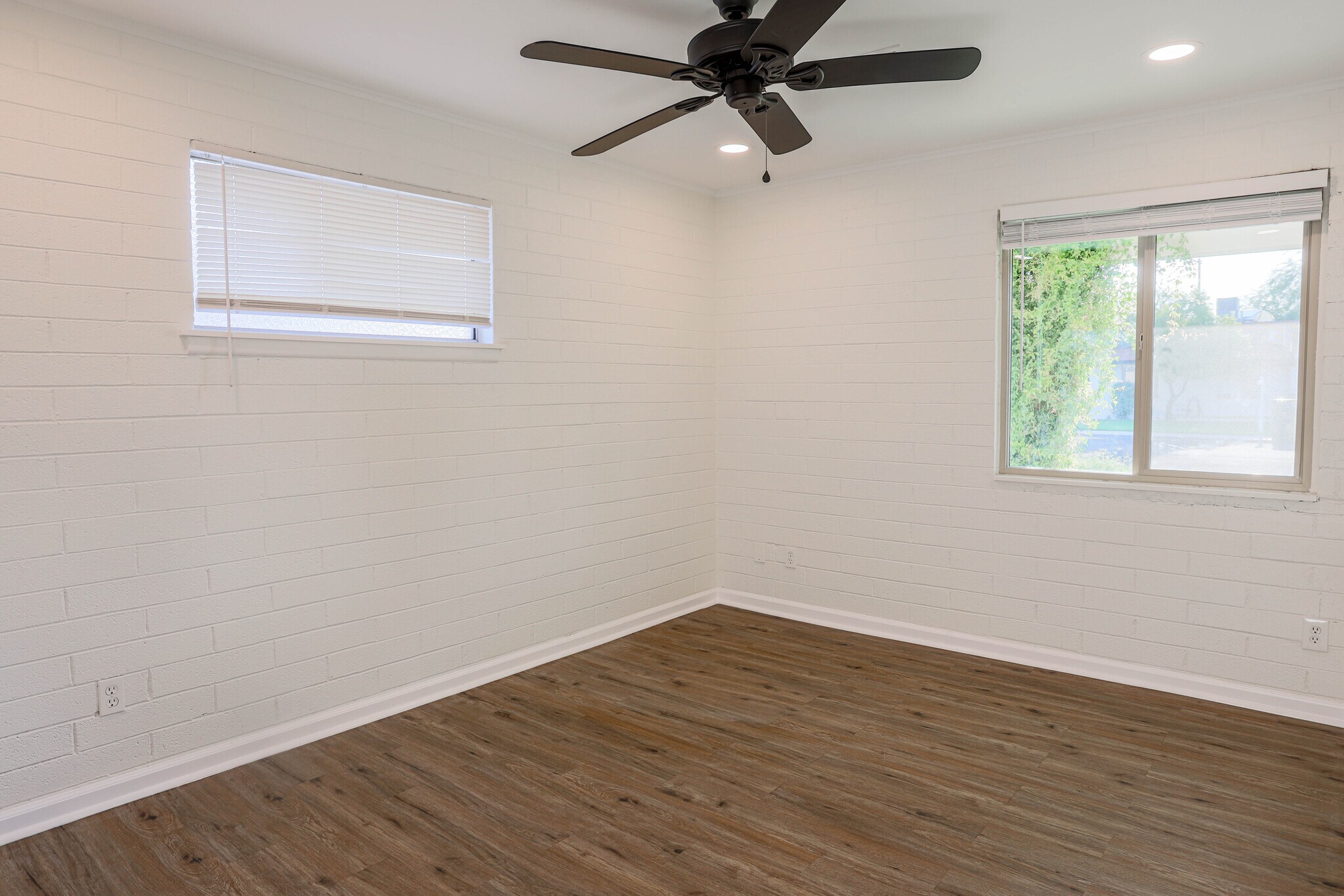 Building Photo - 310 N Hosick