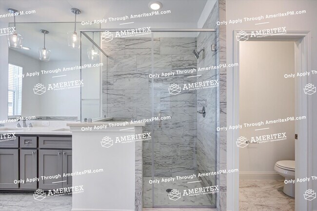 Building Photo - 6348 Oakbend Cir